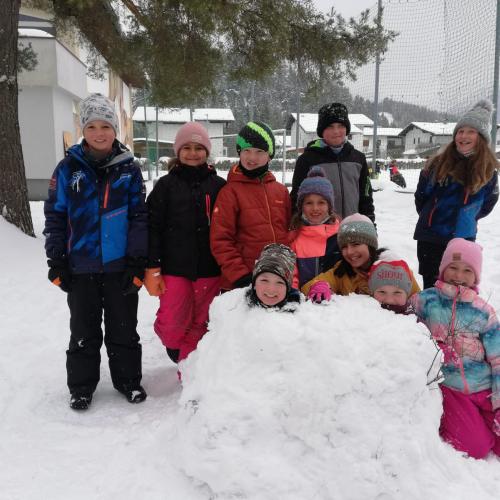 Kinder als Schneemann
