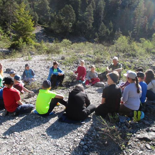 Kinder im Sitzkreis
