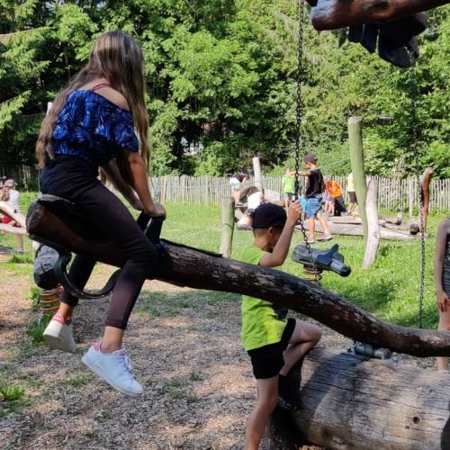 Kinder am Spielplatz