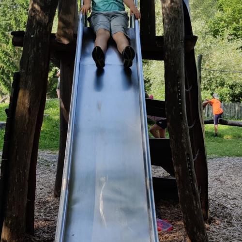 Kinder am Spielplatz