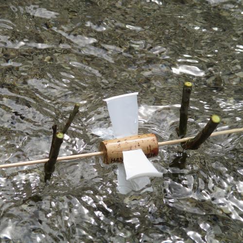 Gebasteltes Wasserrad