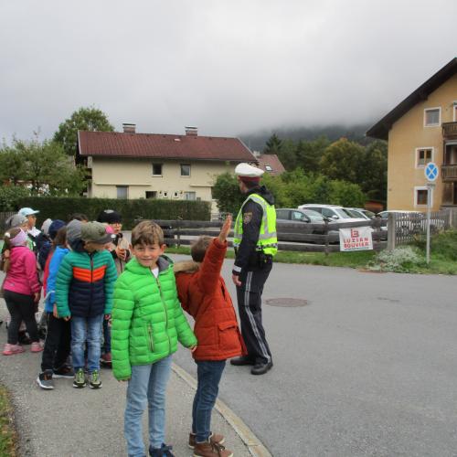 Kinder am Straßenrand