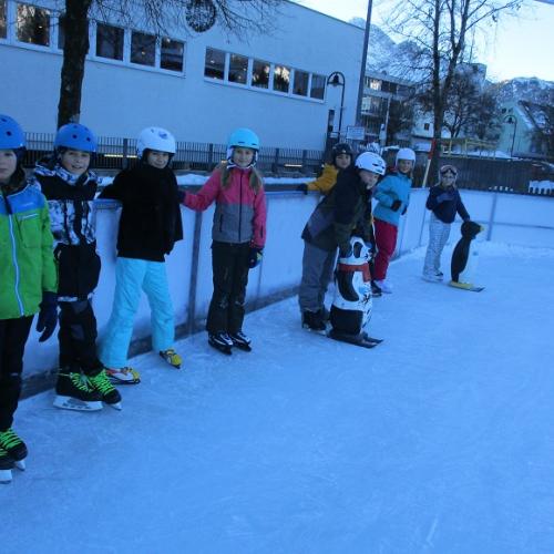 Kinder am Eislaufplatz