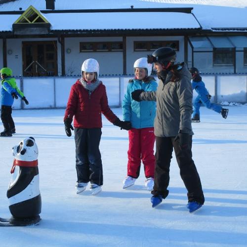 Kinder am Eislaufplatz