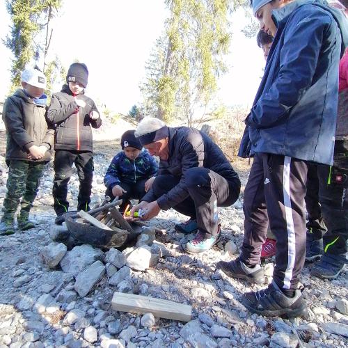 Lagerfeuer wird vorbereitet