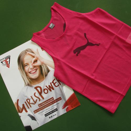 Plakat und Fußballtrikot