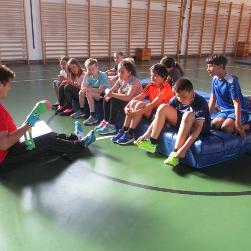 Gruppenfoto Kinder im Turnsaal