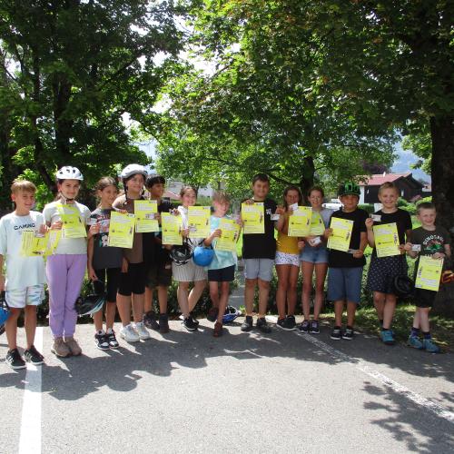 Gruppenbild nach der Prüfung