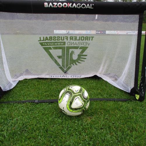 Fußball vor dem Tor