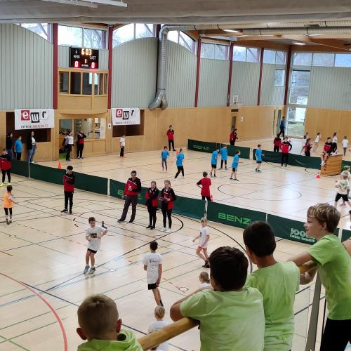 Kinder beim Völkerballturnier