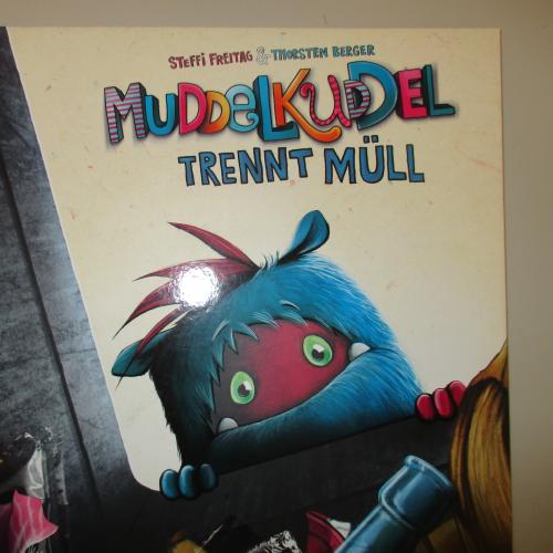 Titelseite Buch "Muddelkuddel trennt Müll"