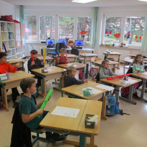 Kinder bei der Station "Lied singen"