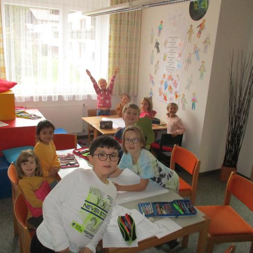 Kinder bei der Station "Wie sparen wir Strom"