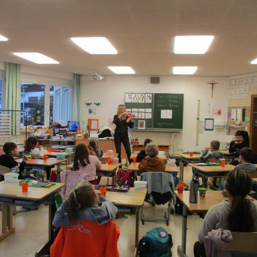 Kinder mit "Zahntante" in der Klasse 