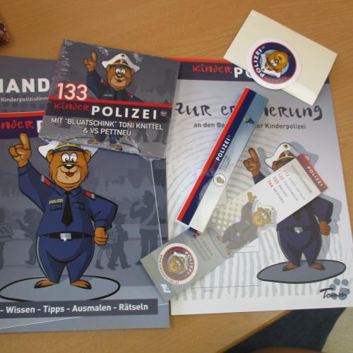 Kinderpolizeimaterialien für die Kinder