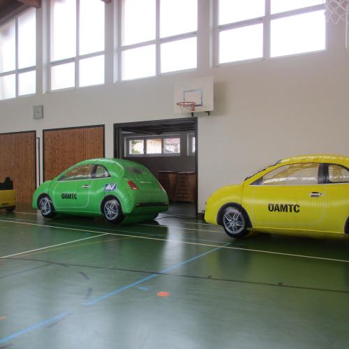 Aufgeblasene "Luftautos"