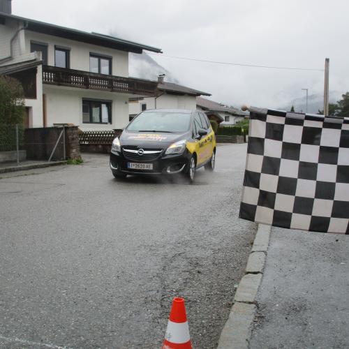 Auto "Hallo Auto" mit Zielflagge
