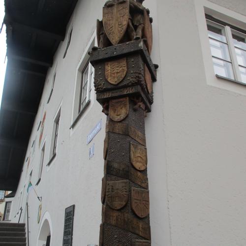 Nagelsäule beim Gemeindeamt in Reutte