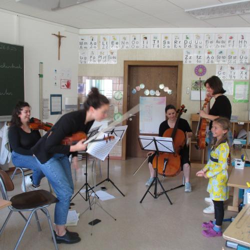 Kind mit Streichquartett