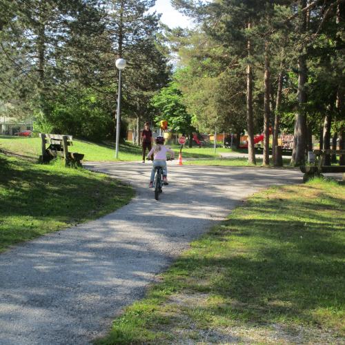 Kind beim Fahrradfahren