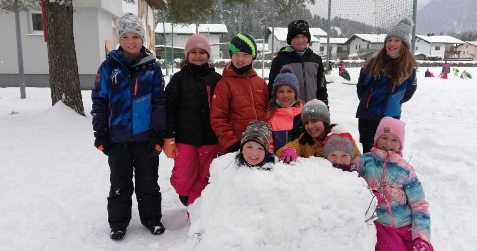 Kinder als Schneemann